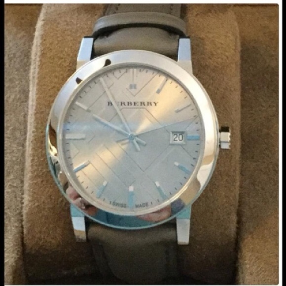 NWT Authentic Unisex Burberry Leather Strap Watch - Picture 1 of 4